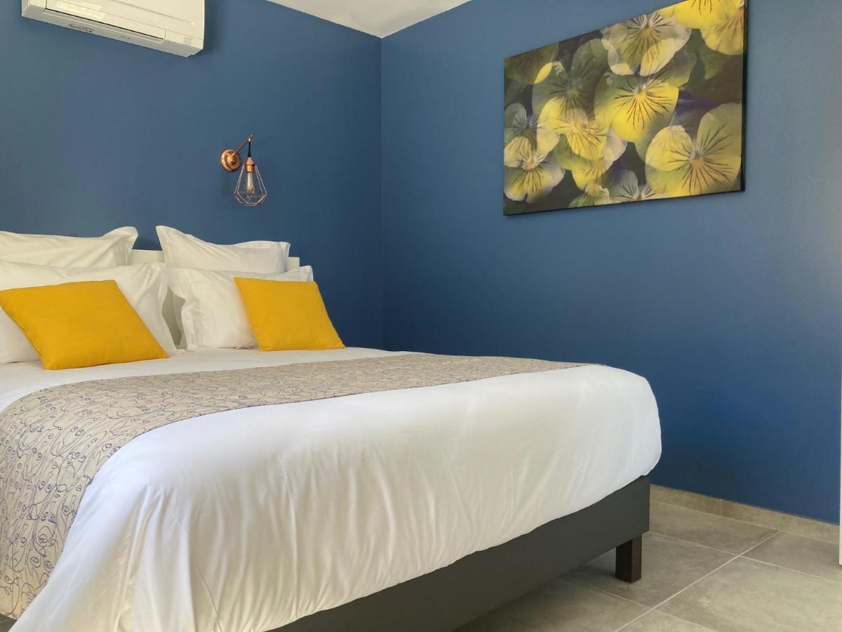 Bed and Breakfast Domaine Forvent Saint-Julien-de-Peyrolas Exterior foto