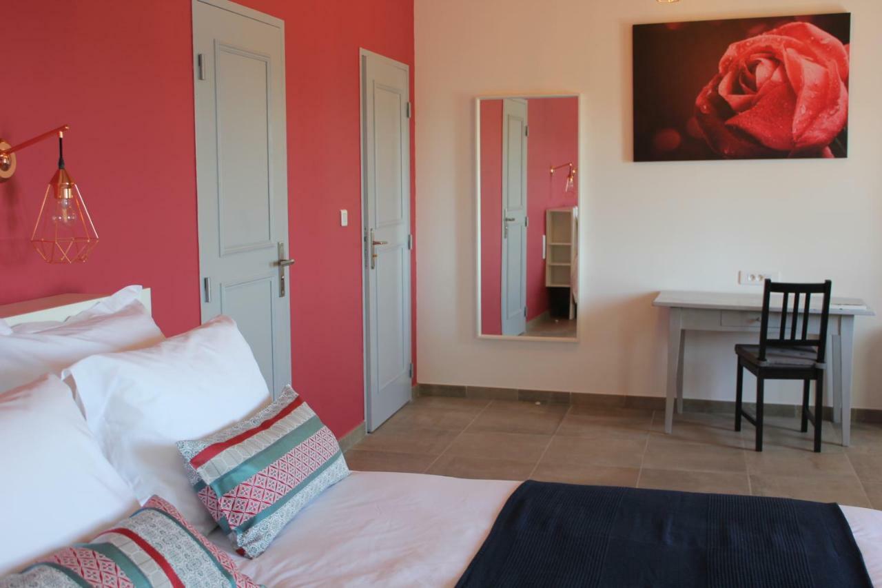Bed and Breakfast Domaine Forvent Saint-Julien-de-Peyrolas Exterior foto