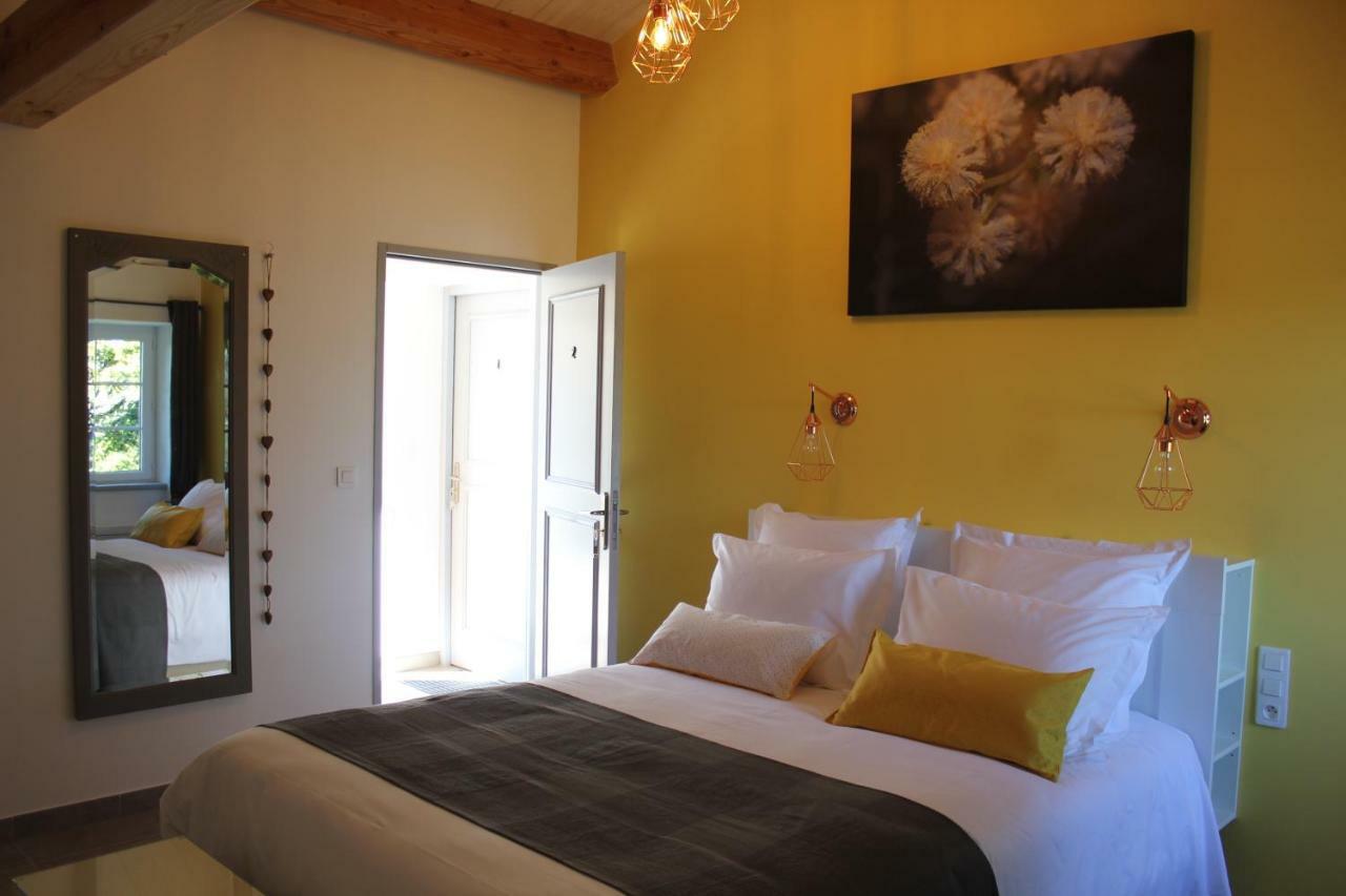 Bed and Breakfast Domaine Forvent Saint-Julien-de-Peyrolas Exterior foto